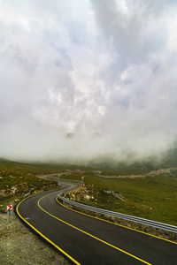 在喀尔巴阡山区山壮观路