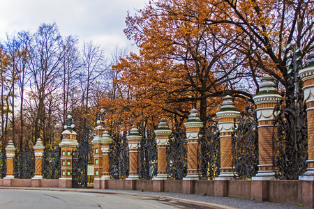 圣彼得堡，俄罗斯。哈伊花园的栅栏