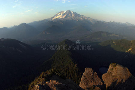 雷尼尔山