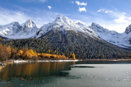 雪山湖