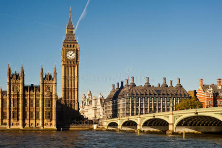 伦敦的大本钟和威斯敏斯特大桥
