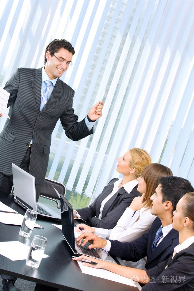 商人在商务会议, 研讨会或会议