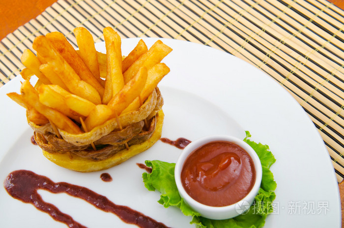 法式炸薯条配蕃茄酱