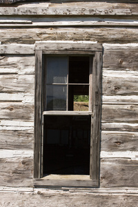 谷仓窗口与老玻璃图片