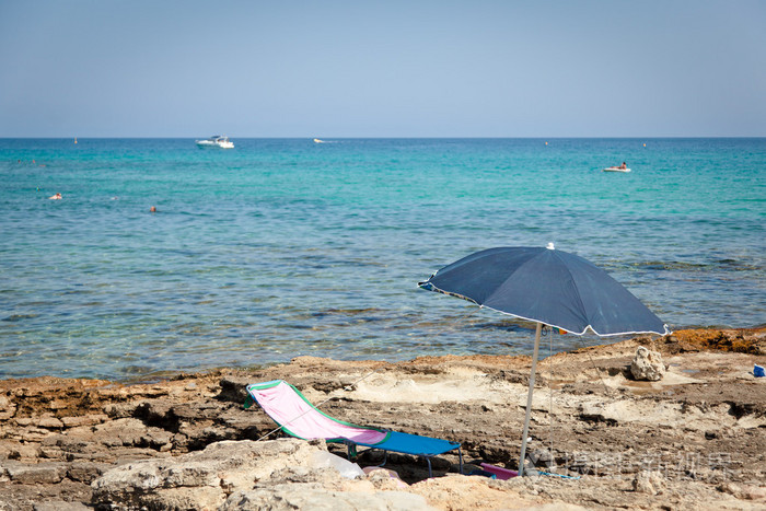 在海边的太阳伞