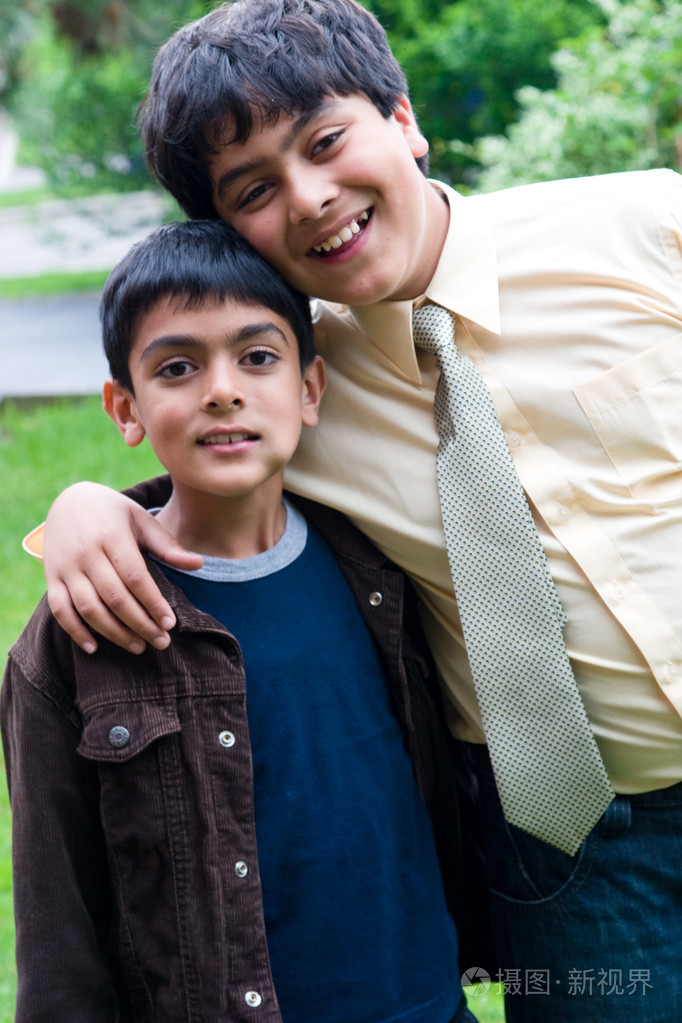 兄弟照片-正版商用图片0vf6dn-摄图新视界