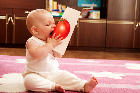 宝宝吃番茄