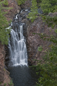 在铜 watefall 瀑布国家公园