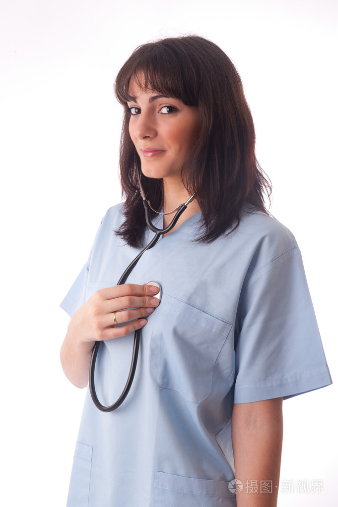 女医生用听诊器听听她自己的心