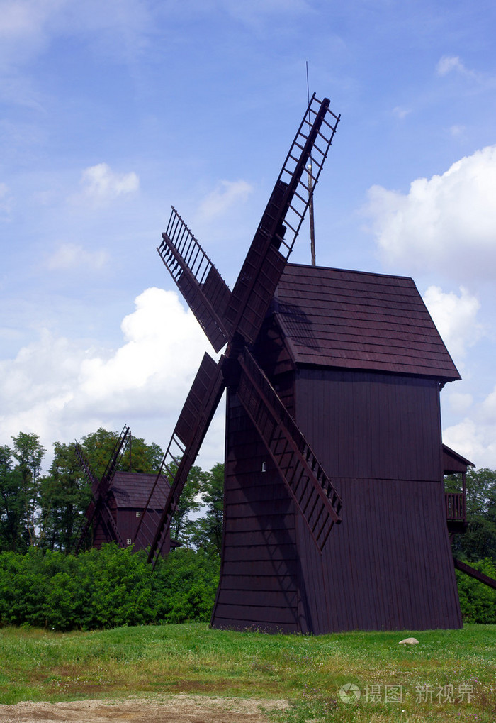 旧的木制风车