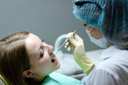 牙齿牙科医疗治疗期间医生图片