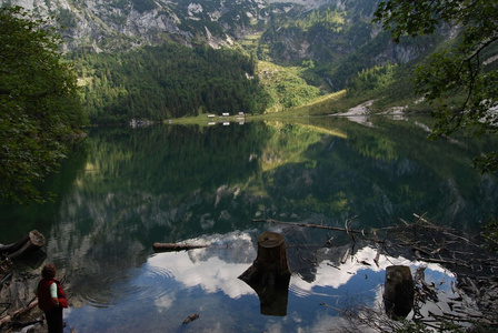 在 hinterer 戈绍湖附近顶石山山景观