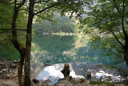 在 hinterer 戈绍湖附近顶石山山景观