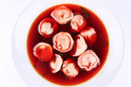 红色罗宋汤用饺子