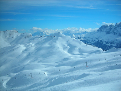 白雪皑皑的阿尔卑斯山