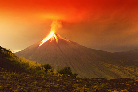 通古拉瓦火山巨大喷发照片