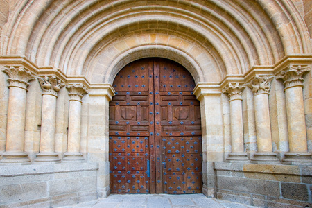 西乌达德罗德里戈萨拉曼卡大教堂的门西班牙