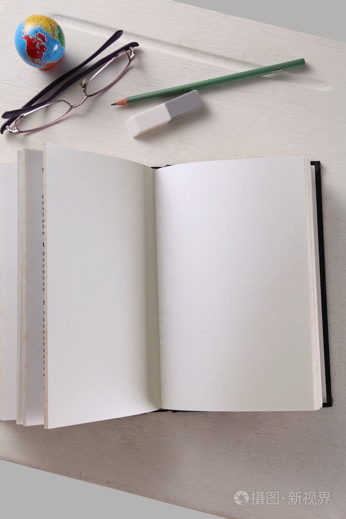 使用空白页面打开的书