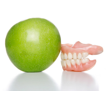 义齿和苹果