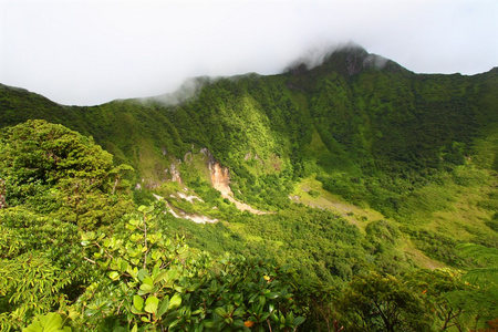 圣基茨火山口