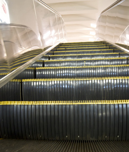 地铁自动扶梯楼梯