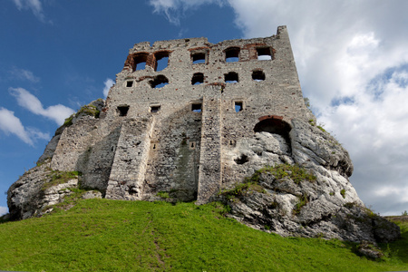 在 ogrodzieniec，波兰的城堡