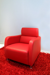 红色扶手椅