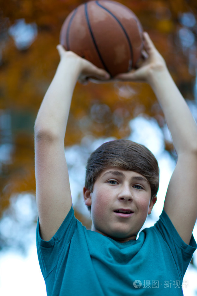 英俊少年篮球
