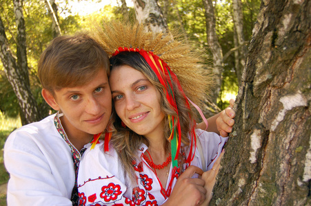 肖像乌克兰男人和女人