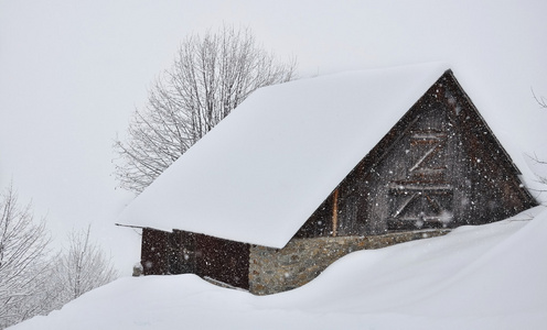 雪中小屋