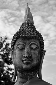 古代图像在大城府泰国佛雕像