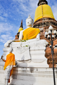 古代图像在大城府泰国佛雕像
