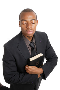 商务男人跪着一本圣经