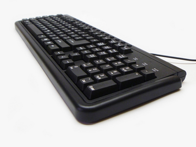 在白色背景上的 blackenning 电子键盘