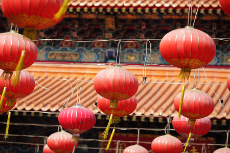 红灯笼在中国寺庙