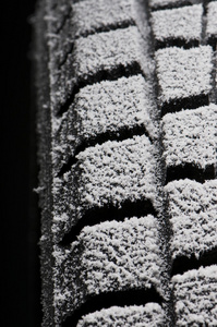 工作室特写细节冬季轮胎的胎面雪全