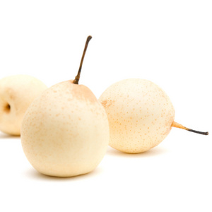 中国白梨 (鸭梨;雅梨);孤立对白色照片