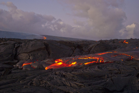 夏威夷基拉韦厄火山的熔岩流图片