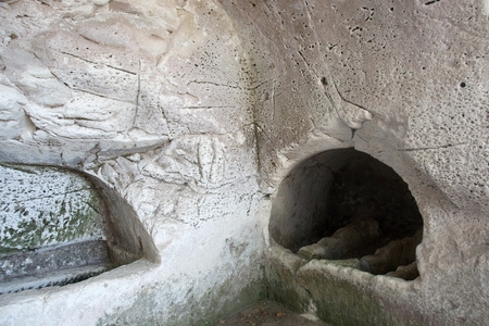 老犹太洞穴中拜特大道报