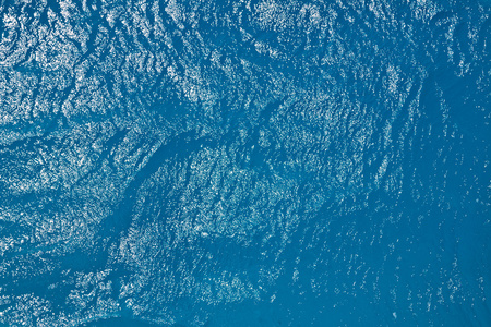 波光粼粼海面图片