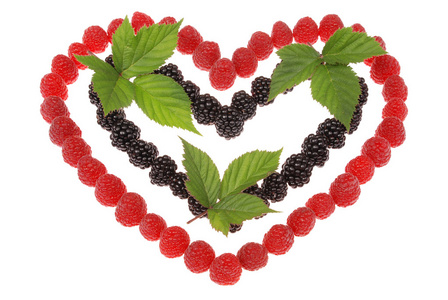 做成树莓和黑莓的心。顶尖叶的 bl