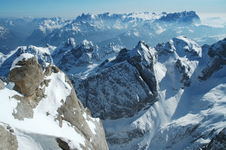 在 dolomities，dolomiti意大利冬季滑雪度假村