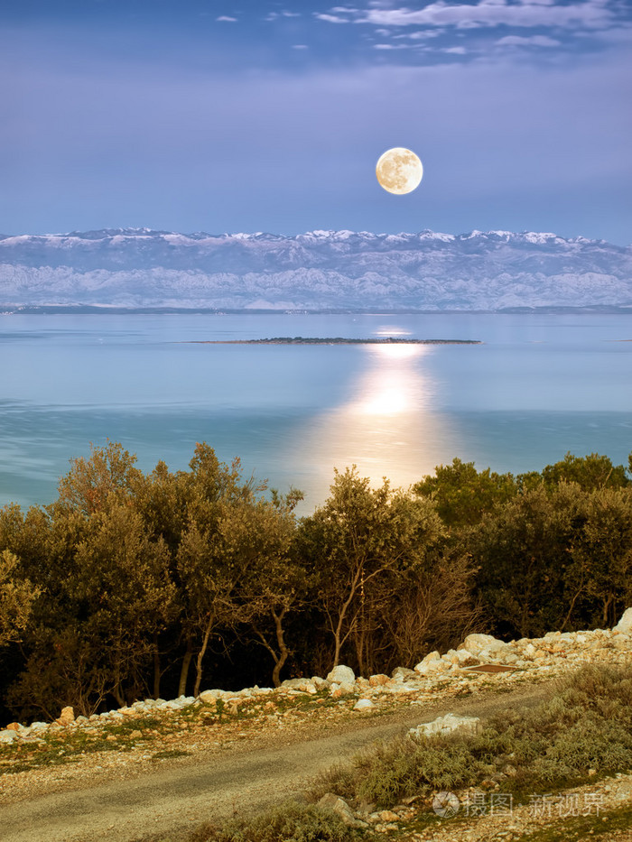 亚得里亚海的月亮