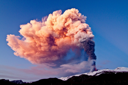 埃特纳火山爆发图片