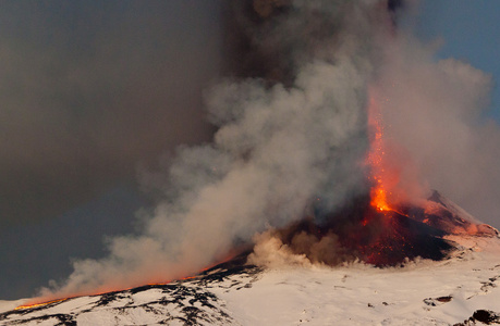 埃特纳火山爆发图片