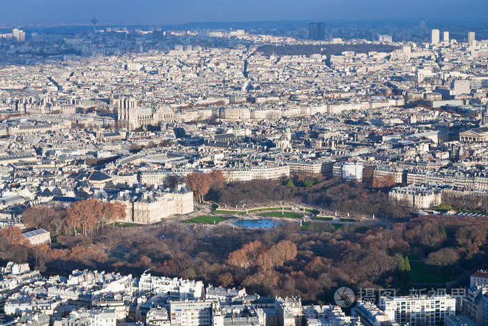 查看关于卢森堡花园和巴黎的全景