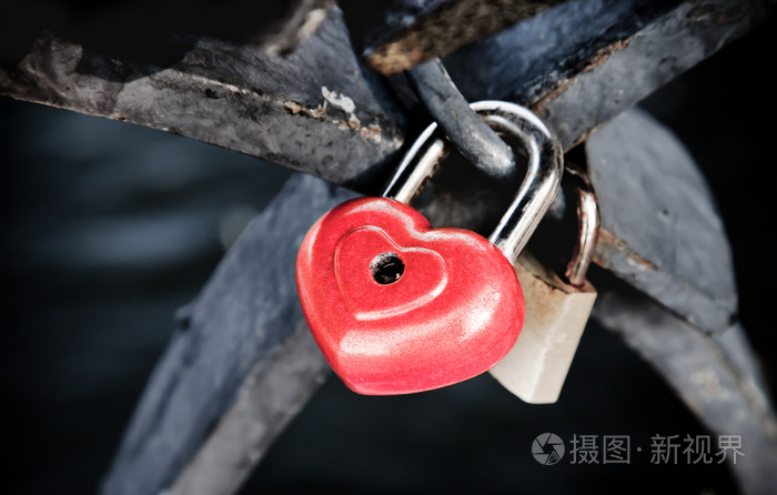 红色心形锁