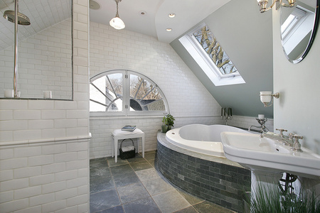 豪华洗浴室与花岗岩地板