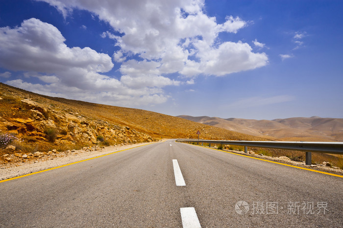 蜿蜒曲折的道路