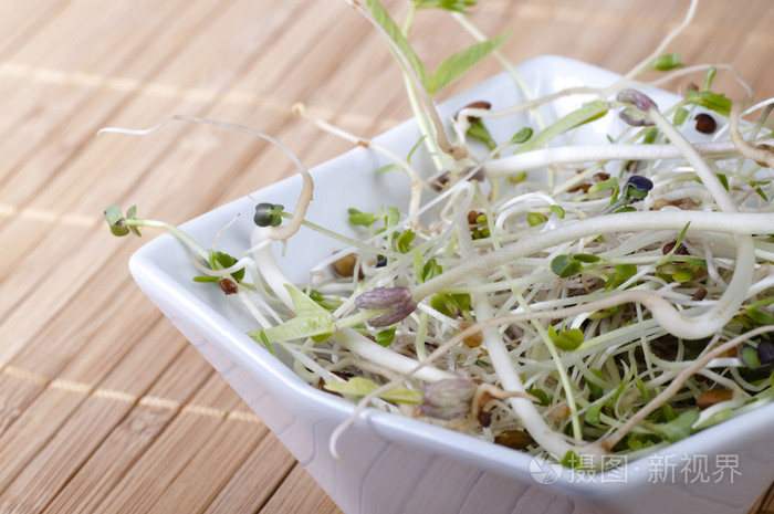 beansprouts 在一个碗中